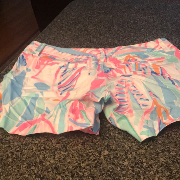 Lilly Pulitzer Callahan Short Size 00 - Picture 3 of 5